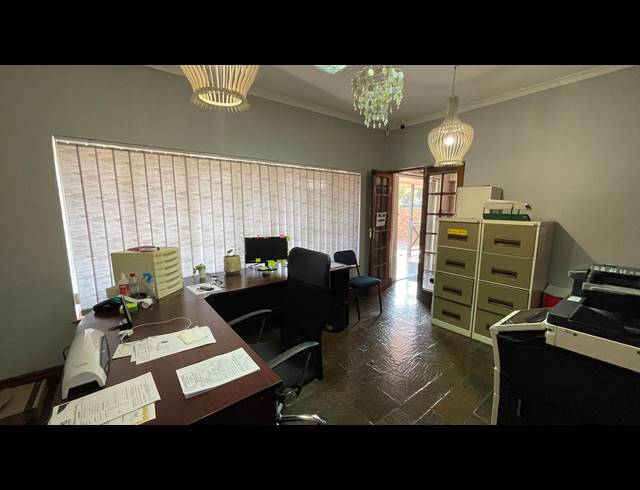 350M² MEDICAL SUITE FOR SALE IN SINOVILLE
